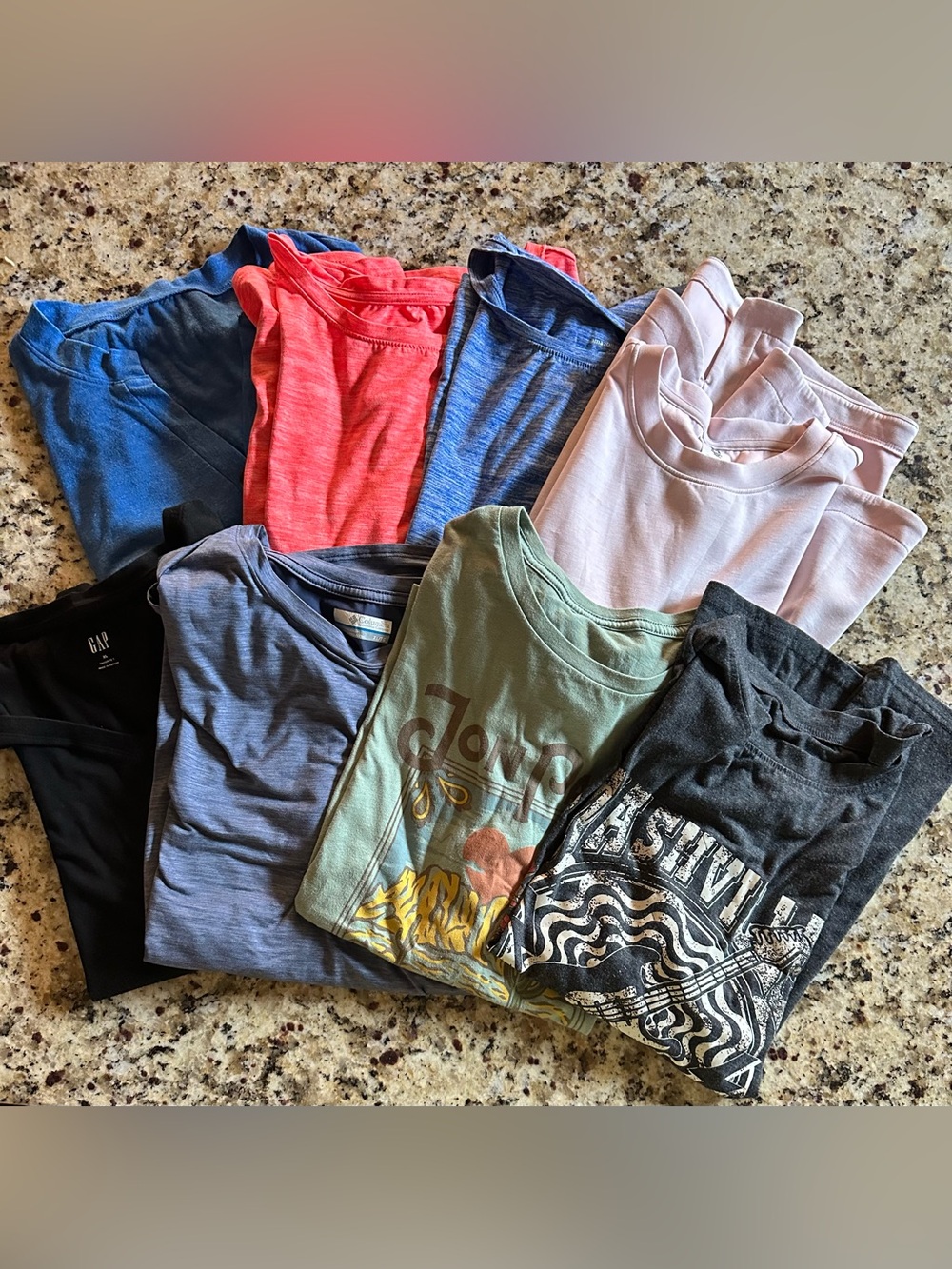 Lot 8 womenโs Tshirts